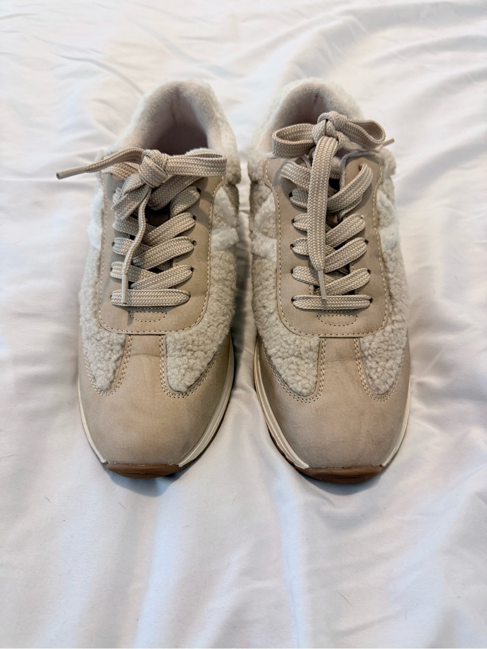 Dolce Vita Women’s Beige Sherpa-Trim Sneakers